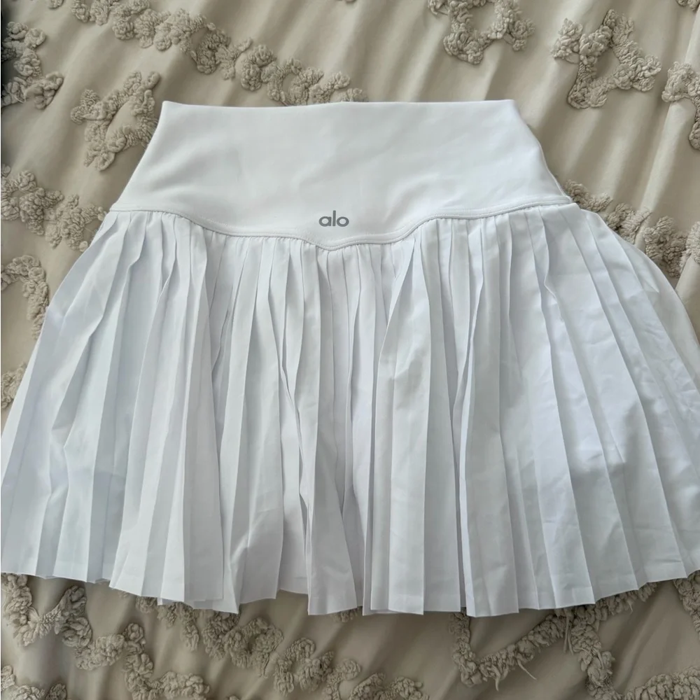 ALO Yoga Women's Elegant White A-Line Skirt